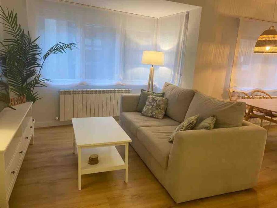 Apartamento A Estrenar En Centro Gijon. Fibra-Tv Экстерьер фото